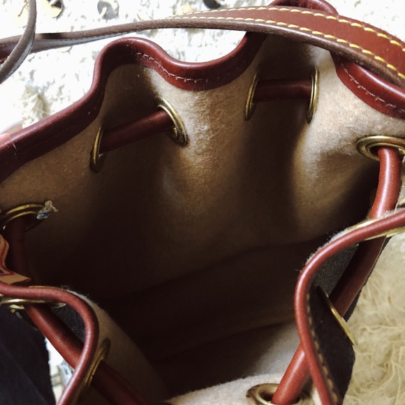 Vintage Dooney and Bourke crossbody bag - Picture 2 of 3